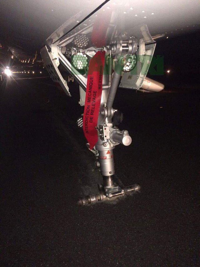 Hai bánh máy bay ở càng trước bị rơi ra khi tiếp đất hạ cánh xuống Buôn Ma Thuột ngày 29/11.