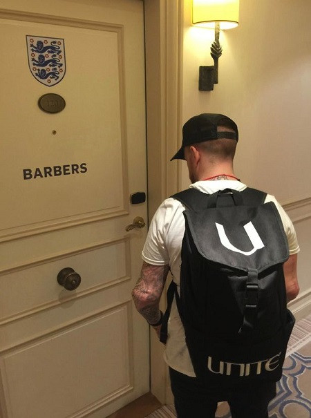 Có hẳn 1 salon tóc cho các cầu thủ ngay tại đại bản doanh của tuyển Anh.