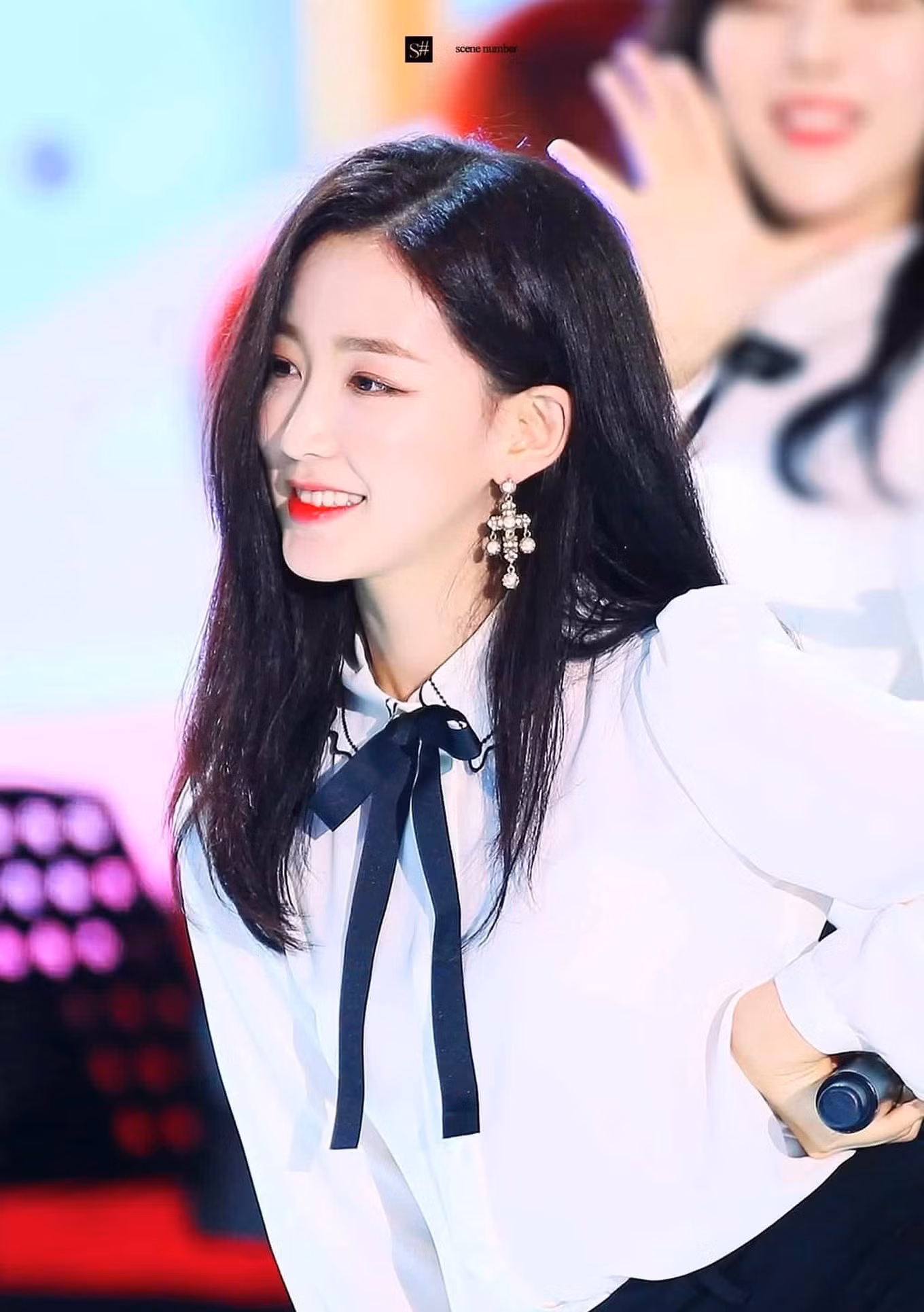 Hana (Gugudan) nhiều lần khiến fan xuýt xoa về vẻ đẹp mong manh, cổ điển lại đậm chất 