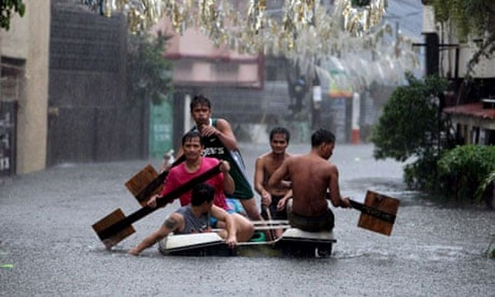 Bão Fengshen: Cơn bão kinh hoàng đổ bộ vào Philippines ngày 20/6/2008 đã làm 600 người chết, 70.000 người phải sơ tán và làm đảo lộn cuộc sống của hơn 350.000 người. Ảnh: EPA