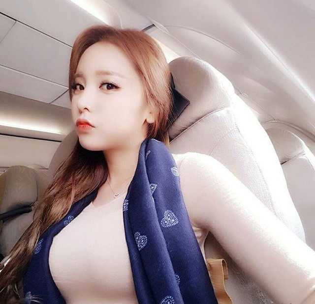 Nữ ca sĩ Hong Jin-young.