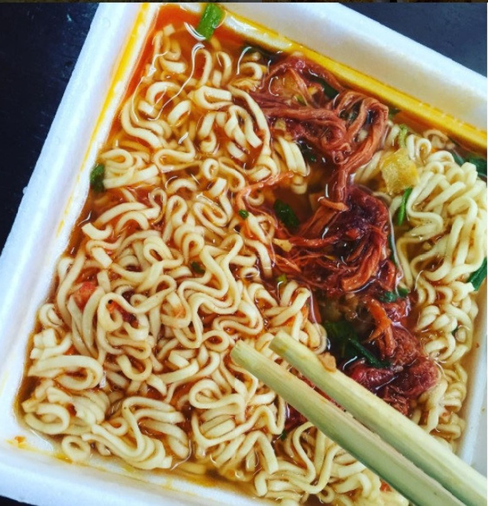 Không chỉ là món vặt vạn người mê, thịt bò khô còn là topping của một loạt món ngon này ảnh 4