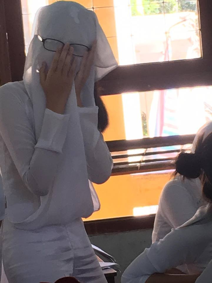 Hóa “pho tượng sống” mà cũng bày đặt thần thái!