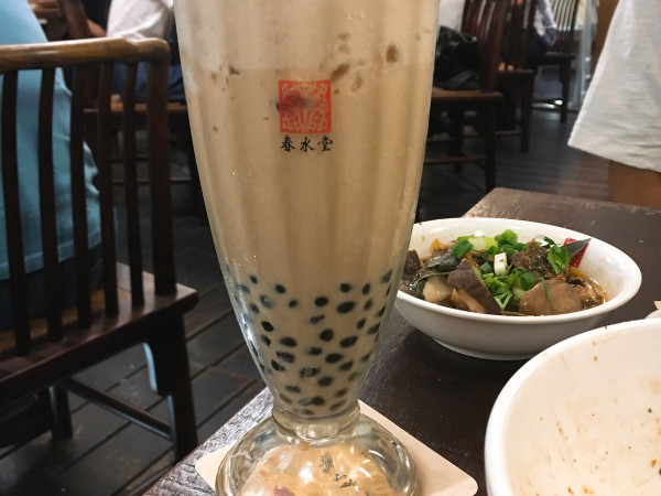 Ly trà sữa trân châu truyền thống là đây, size S mà uống cũng no căng luôn nha cả nhà.