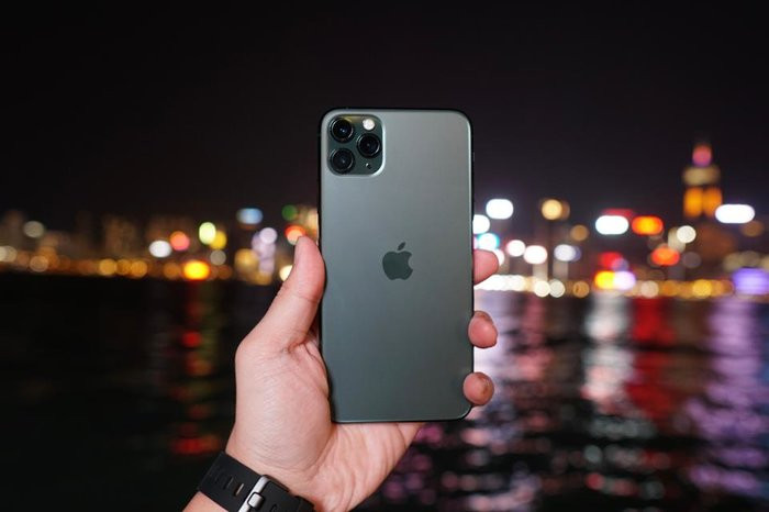 Apple cho biết những chiếc iPhone 11 đang chia sẻ dữ liệu địa điểm người dùng song không thu thâp nó. (Ảnh: Forbes)