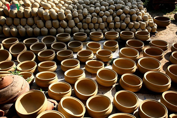 Sản phẩm chính của gốm Thanh Hà truyền thống là những đồ gia dụng như chén, bát, nồi, chum, vại, bình, lọ…