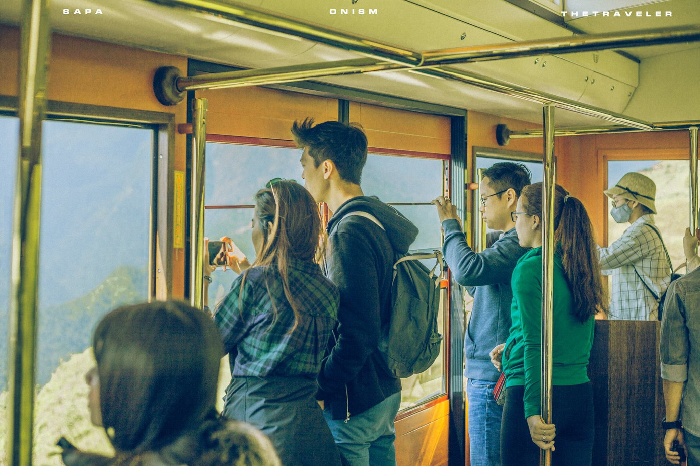 Có mặt trên đoàn tàu lên sân ga lên đỉnh Fansipan, du khách sẽ được hòa mình với thiên nhiên.