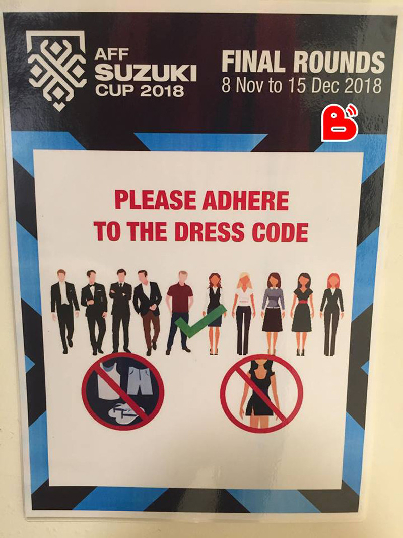 Theo quy định, CĐV nữ không được ăn mặc gợi cảm khi vào sân.