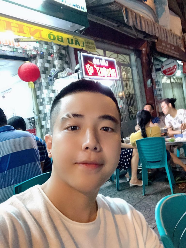 Mái tóc mới cùng gương mặt tròn thấy rõ của Toki sau khi rời Uni5.