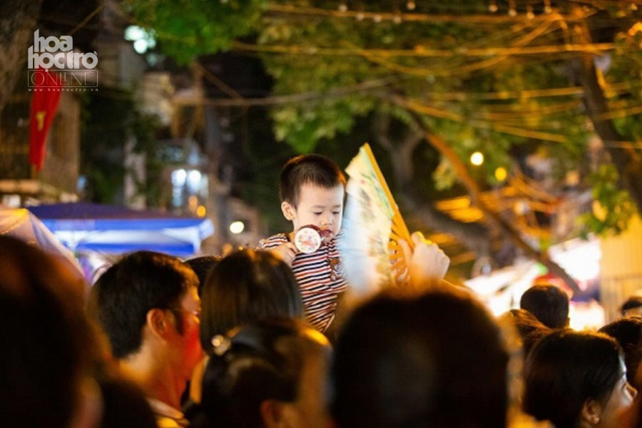 Vì không chỉ được đi chơi mà còn được hưởng mua những món đồ chơi yêu thích.