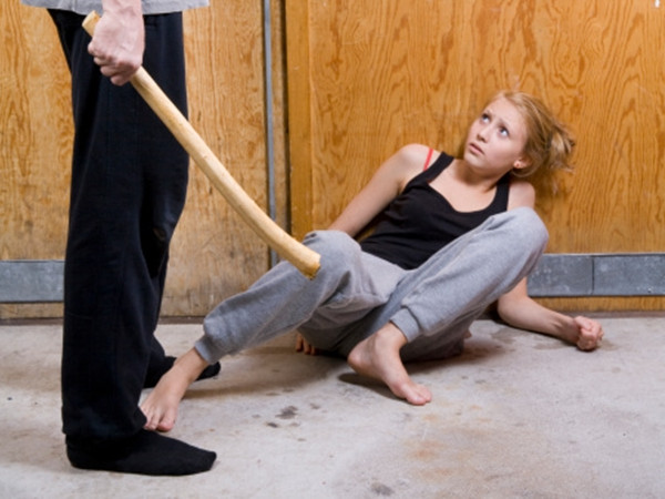 Không ai có quyền được hành hạ, làm đau bạn.