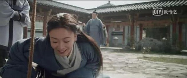 Biểu cảm "khóc như đang cười" của Ngô Cẩn Ngôn gây tranh cãi.