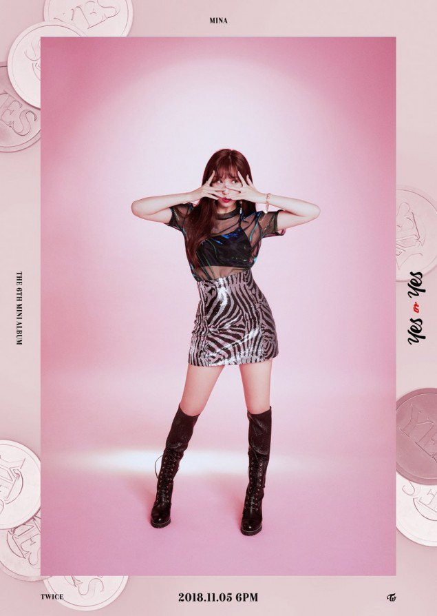 &quot;Ngọc nữ&quot; Mina bí ẩn với tạo dáng che mặt.