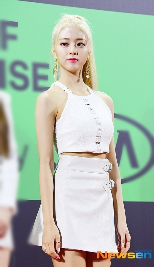 Trang phục của Yuna đơn giản nhưng vẫn đủ sức giúp cô nàng tỏa sáng. 