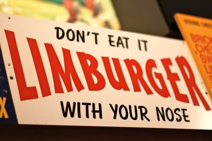 Phô mai Limbuger. Tại một số thành phố ở Texas, việc bán phô mai Limbuger vào chủ nhật là bất hợp pháp.