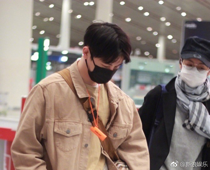 Từ Bách Hủy và Tôn Kiên xuất hiện tại sân bay Bắc Kinh để đi đến Vienna dự đám cưới.