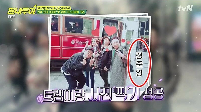 Hoặc là kỳ công xóa luôn anh ta ra khỏi khung hình như thế này.