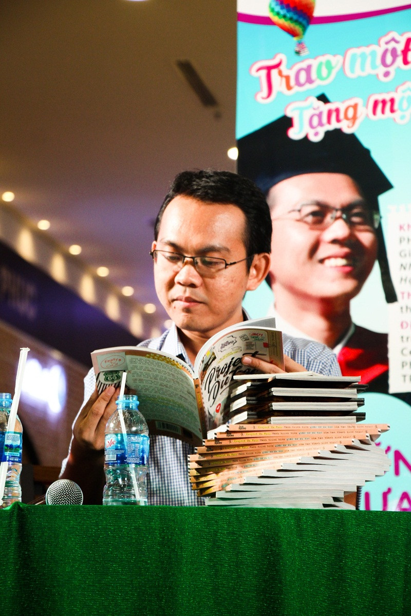 Thầy Chung cũng là một khách mời đặc biệt trong quyển sách