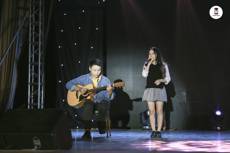 Tiết mục "Ngây Ngô" khiến khán giả không thể không say sưa trong điệu nhạc.