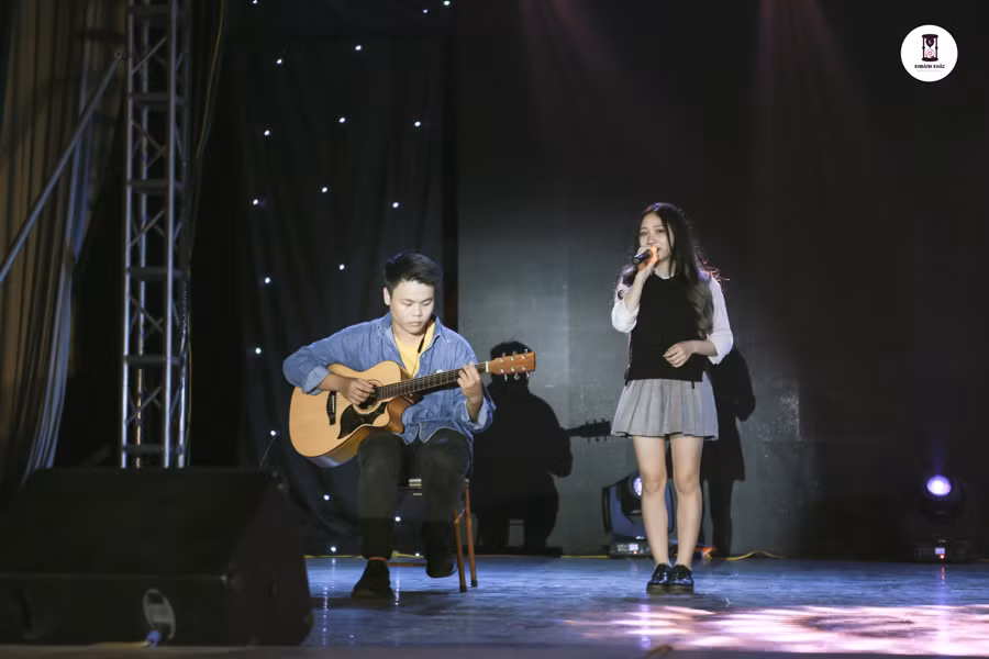 Tiết mục "Ngây Ngô" khiến khán giả không thể không say sưa trong điệu nhạc.