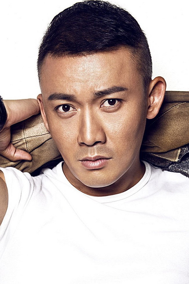 Nhiếp Viễn sở hữu vẻ ngoài trẻ trung, nam tính dù đã bước qua tuổi 40.