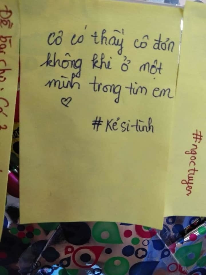 Cô giáo chắc phải đáng yêu lắm nên học sinh mới dành nhiều tình cảm sâu đậm đến thế.