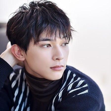 Mặc dù điển trai và diễn xuất khá ổn, nhưng Yoshizawa Ryo chỉ mới được chú ý nhiều thời gian gần đây. Nhiều khán giả đồng ý rằng đây quả là một sự 