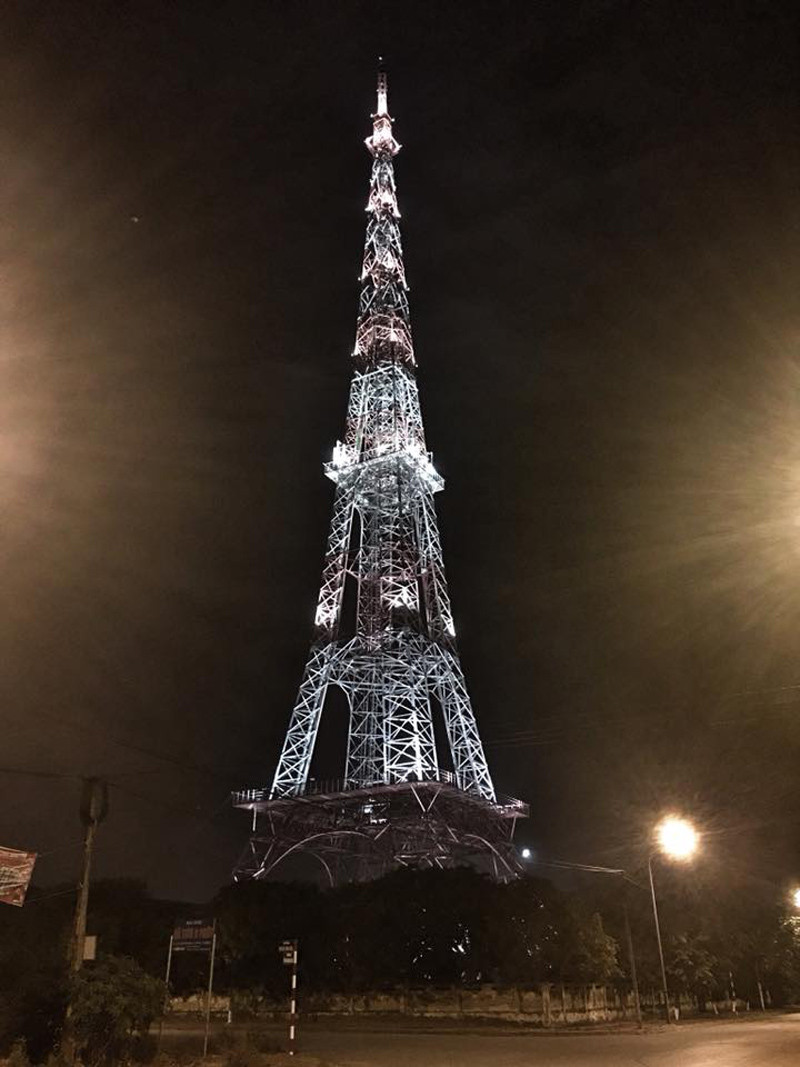 Những trạm thu phát sóng thường thấy ngoài đời cũng có thể lên ảnh lung linh chẳng kém tháp Eiffel. (Ảnh: Nguyễn Vũ Hoàng)