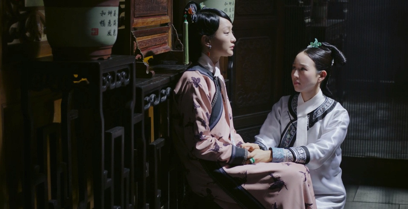 Hải Lan luôn ở đằng sau Như Ý, dù khi đó Như Ý vui hay buồn, vinh quang hay tủi nhục.