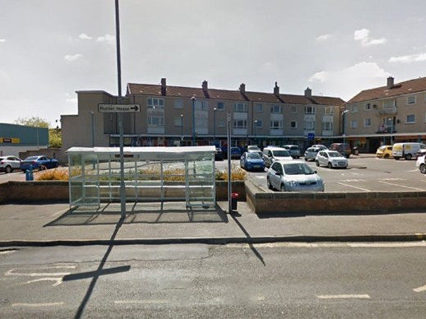 Bến xe bus, nơi bạn teen 15 tuổi đã xuống xe và bị kẻ lạ mặt đi theo.