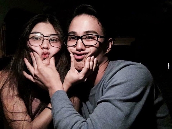 Cùng nhau chụp những bức ảnh tự sướng chẳng giống ai.