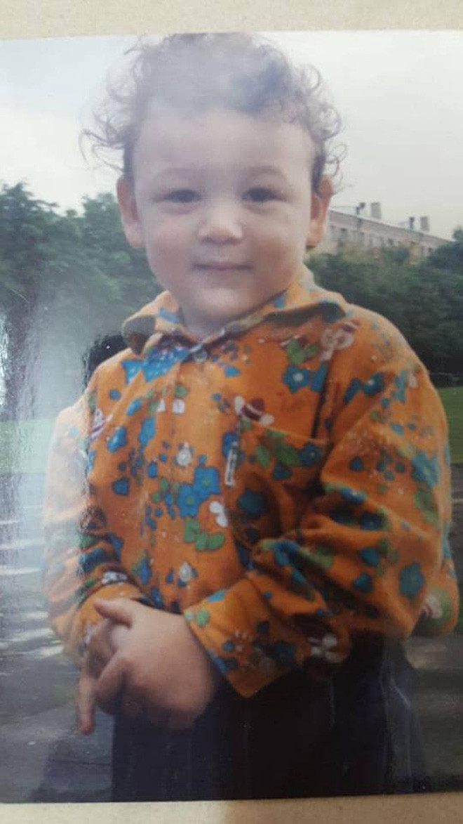 Chúc mừng Văn Lâm nhưng Linh Nga không quên kèm theo ảnh hồi nhỏ cực dễ thương của Văn Lâm.