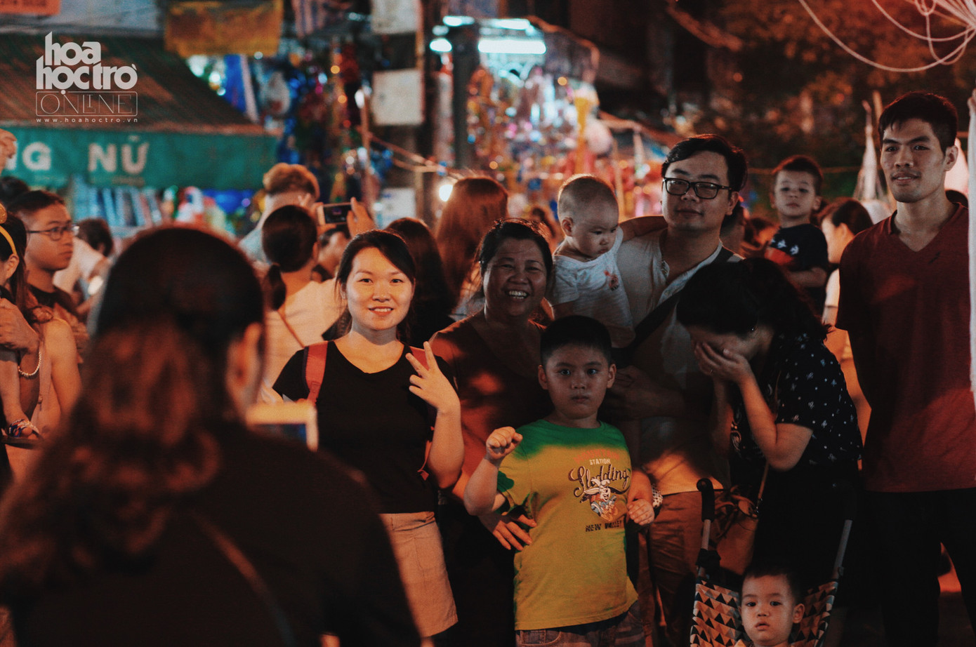 Trung Thu mỗi thời mỗi khác, tuy vậy giá trị đoàn viên vẫn vẹn tròn.