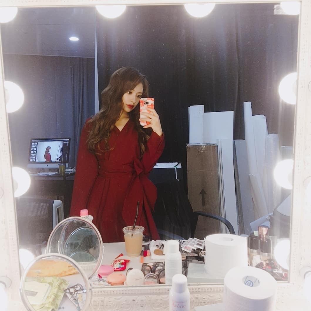 Cô nàng có thể thay đổi với rất nhiều tạo hình từ chững chạc đến dễ thương.