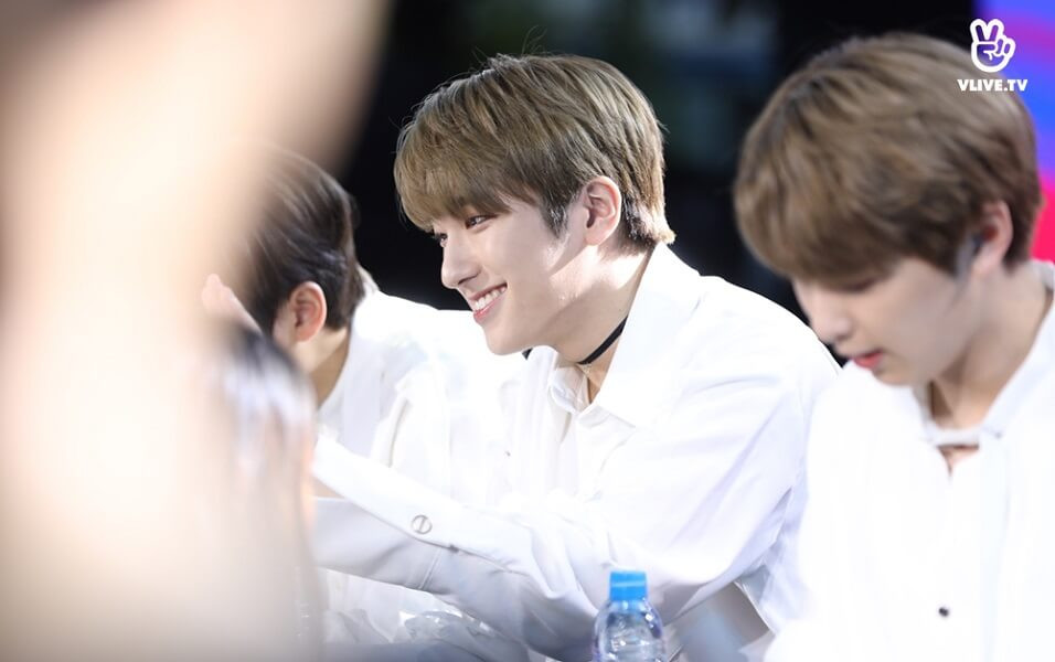 Snuper và GFriend khoe visual đỉnh cao tại fansign ở phố đi bộ Nguyễn Huệ ảnh 4