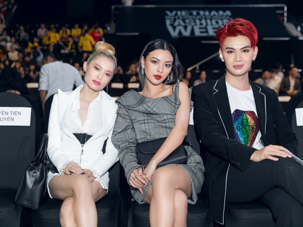 Tú Hảo diện phong cách đối lập trong hai ngày tham dự Tuần lễ thời trang Việt Nam ảnh 1
