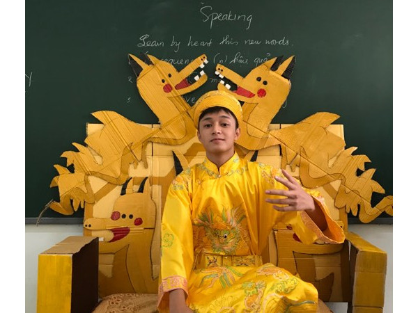 Còn đây là “đấng minh quân” của lớp, bạn Huy Giang. Có ai ngất xỉu trước độ điển trai của hoàng thượng không?