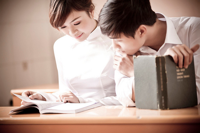 Chàng trai bên bạn năm 17 tuổi liệu có thể bên bạn đến suốt cuộc đời? (Ảnh minh họa: Internet).