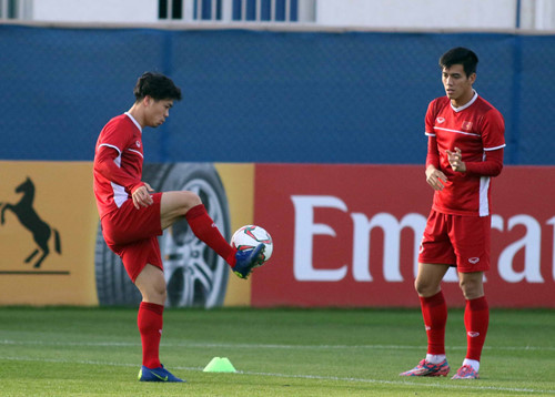 Công Phượng và tiền đạo Tiến Linh trong buổi tập chiều 23.1, buổi tập cuối trước trận tứ kết Asian Cup 2019 gặp Nhật Bản. Ảnh: NGỌC LINH.