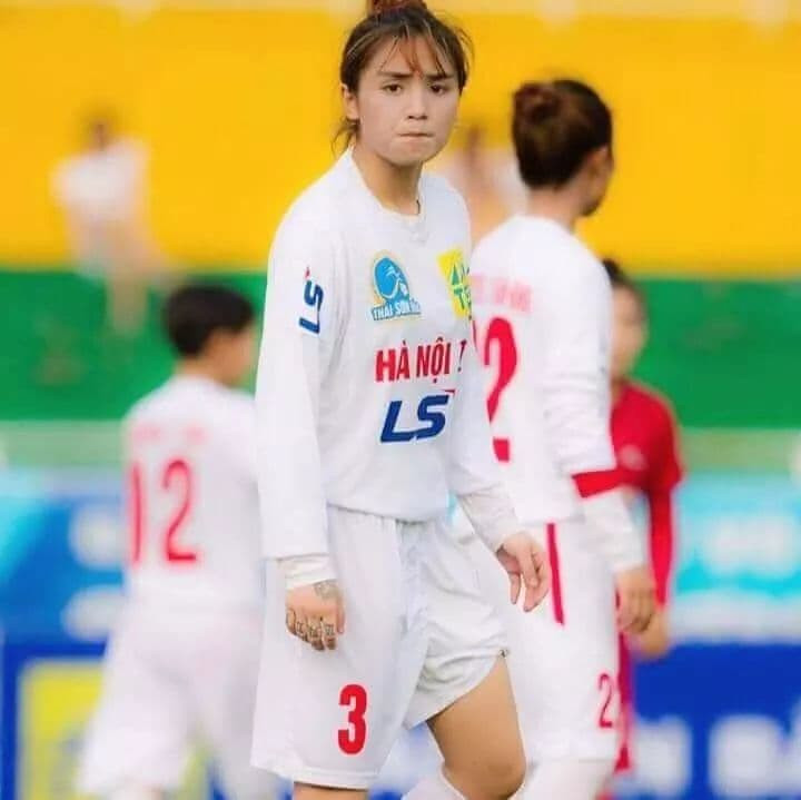 Vẻ đẹp vừa dễ thương vừa có phần cá tính, mạnh mẽ của cô nàng khiến nhiều trái tim phải xao xuyến.