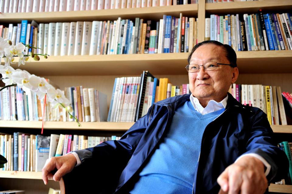 Kim Dung - tiểu thuyết gia nổi tiếng người Trung Quốc với hàng loạt tác phẩm võ hiệp kinh điển, vừa qua đời ở tuổi 94. Kim Dung - tiểu thuyết gia nổi tiếng người Trung Quốc với hàng loạt tác phẩm võ hiệp kinh điển, vừa qua đời ở tuổi 94.