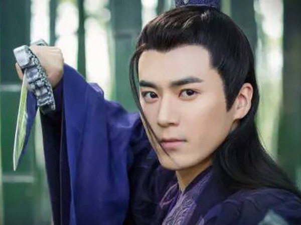 Mao Tử Tuấn vai Doanh Dị Nhân.