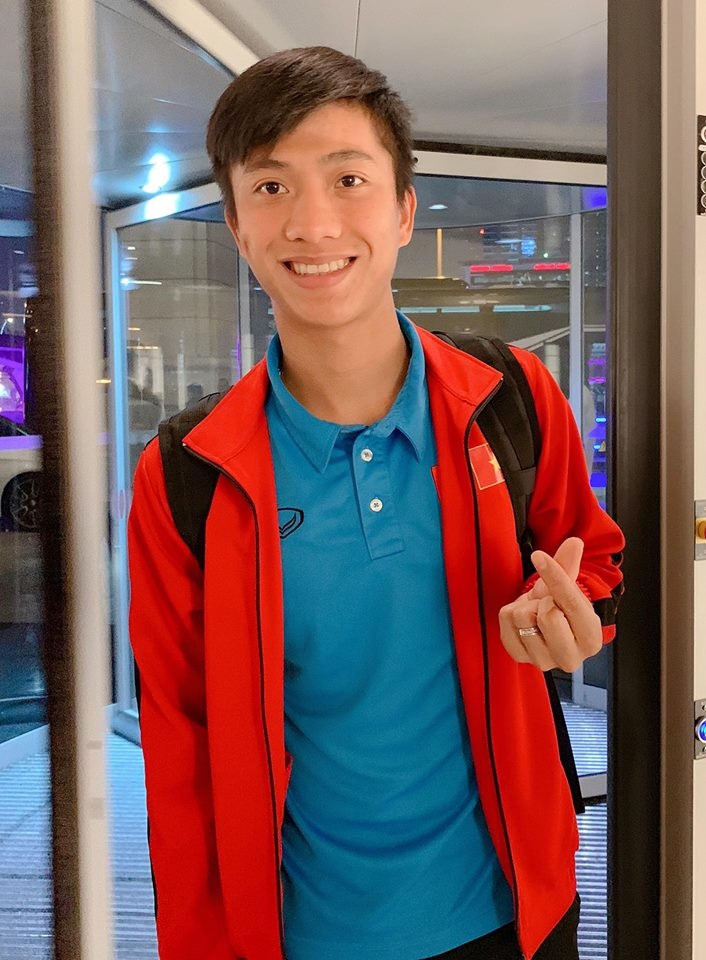 Văn Đức bắn tim loạn xạ khiến fan không ngừng trêu chọc.