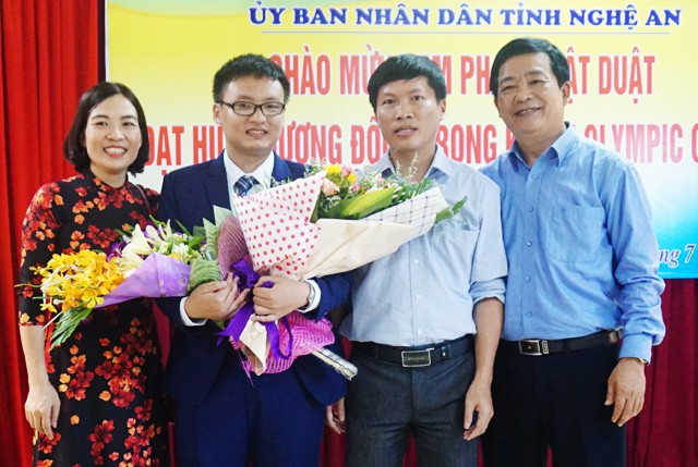 Duật và các thầy cô trực tiếp bồi dưỡng bạn.