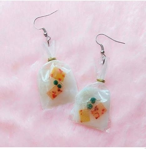 Bông tai bánh tráng trộn thì thế nào nhỉ? Bông tai bánh tráng trộn thì thế nào nhỉ?