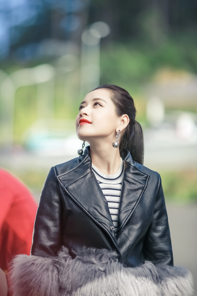 Nhân vật Hạ Linh của Chi Pu được đạo diễn tiết lộ sẽ có nhiều đất diễn hơn và có tạo hình được tiết lộ có phần khác với Min Ha Ri của bản gốc.