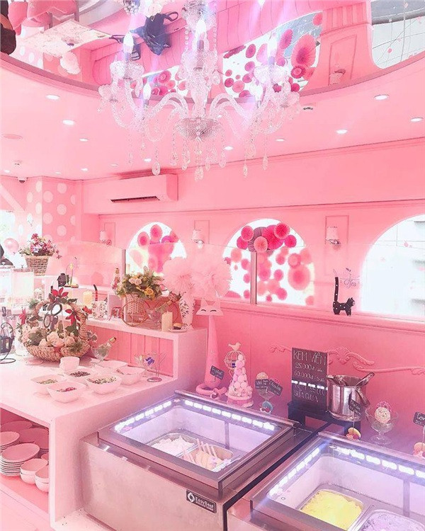 Quán còn bán cả kem tươi cho khách.