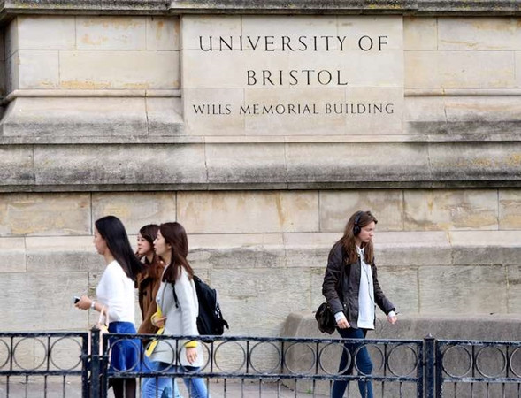 Trường đại học Bristol, nơi đi tiên phong trong việc phát các “gói xả stress” cho sinh viên trước kỳ thi.