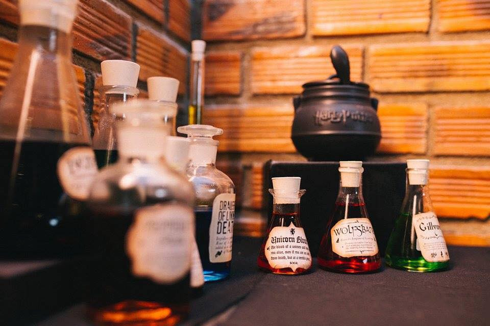 Các phù thủy đã sẵn sàng cho lớp học độc dược của thầy Snape chưa nào?