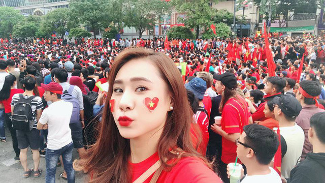 Diễn viên Hồ Bích Trâm kêu gọi mọi người “nhuộm đỏ” từ ngoài đường lên tới mạng xã hội.